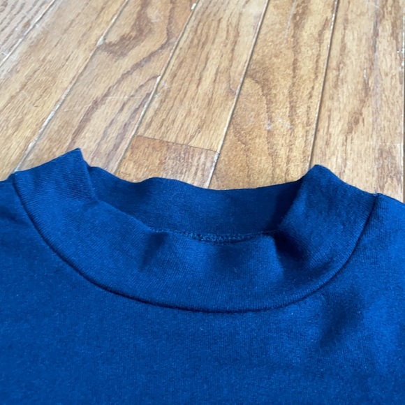 Like new Tommy Hilfiger crop top - Picture 2 of 5